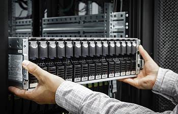  Anschluss und Verkabelung IT & EDV, Server, Storages. 